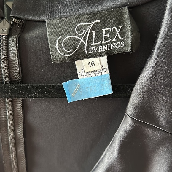 Tuxedo Dress PERFECT for Weddings!! - Picture 4 of 6